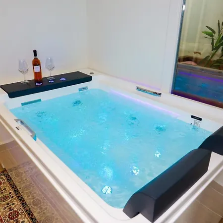 Kamomil Hotel 3*
