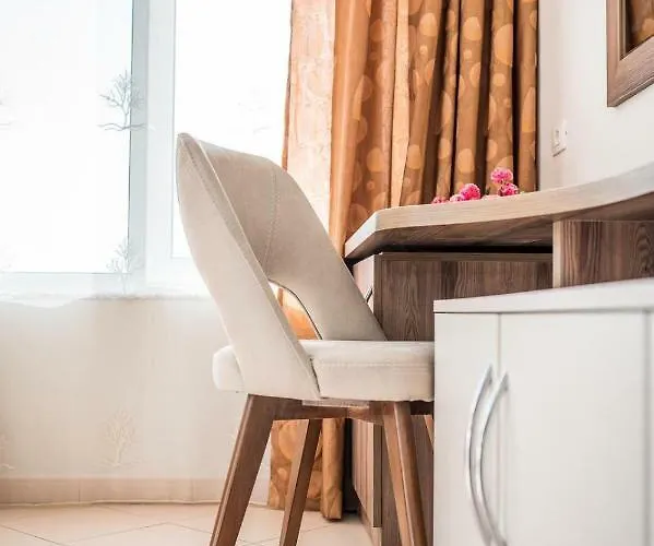 Kamomil Hotel 3*